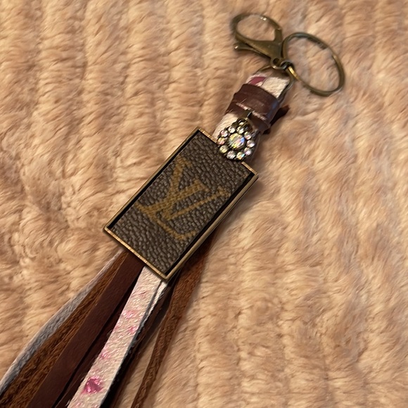 Accessories - Authentic uocycled lv leather cow Hyde keychain